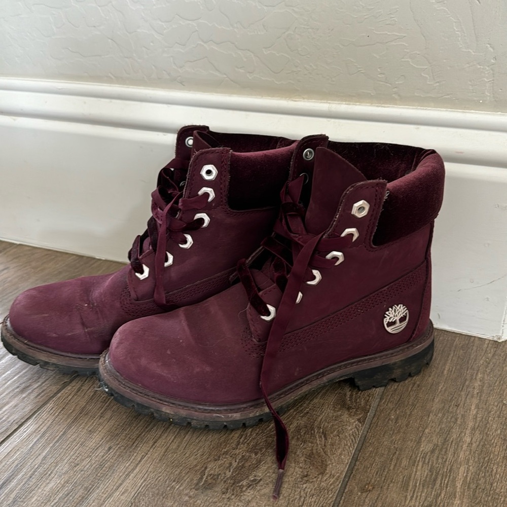 Timberland Burgundy velvet boots